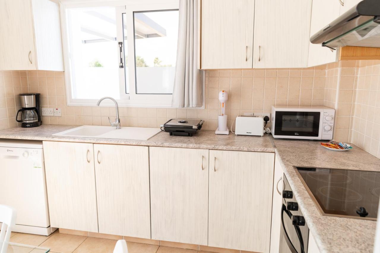 Agia Thekla Ekaterina 4 Bdrm Villaer *