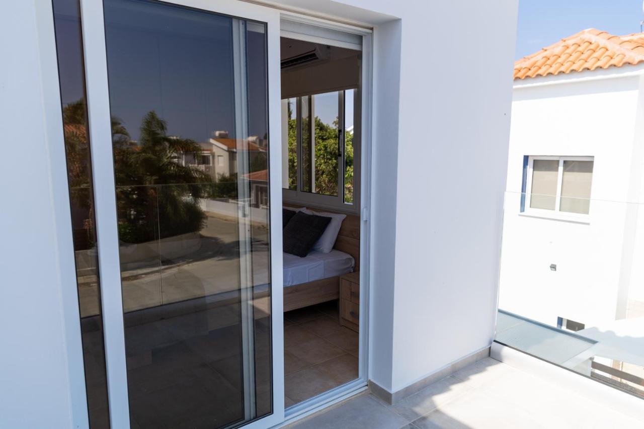 Agia Thekla Ekaterina 4 Bdrm Villaer