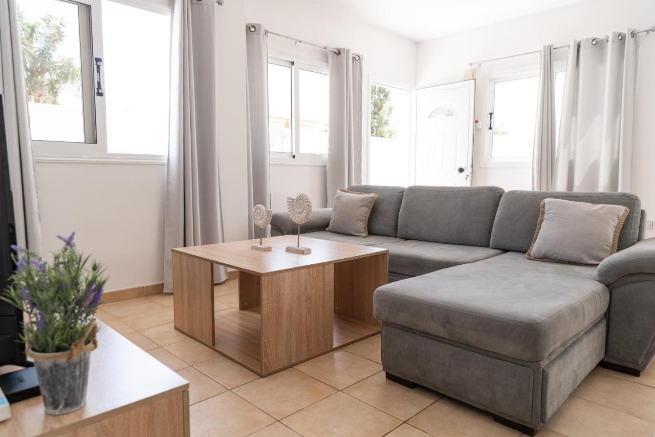Agia Thekla Ekaterina 4 Bdrm Villaer *